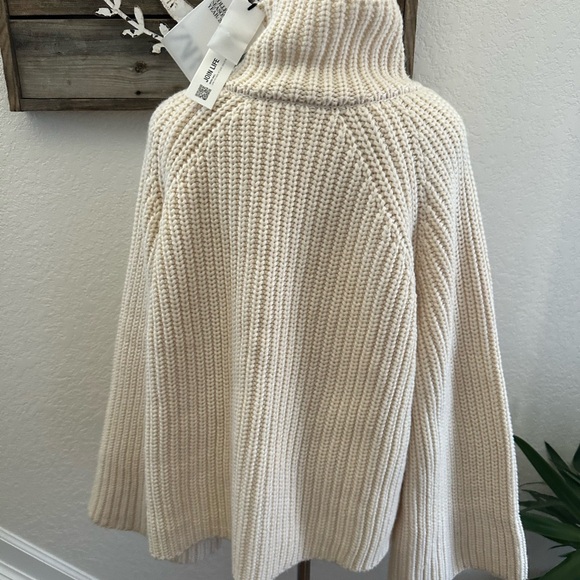 Zara A/W 2022 Collection Heavyweight Off-White Buttoned Turtleneck Sweater L NWT - Picture 3 of 8